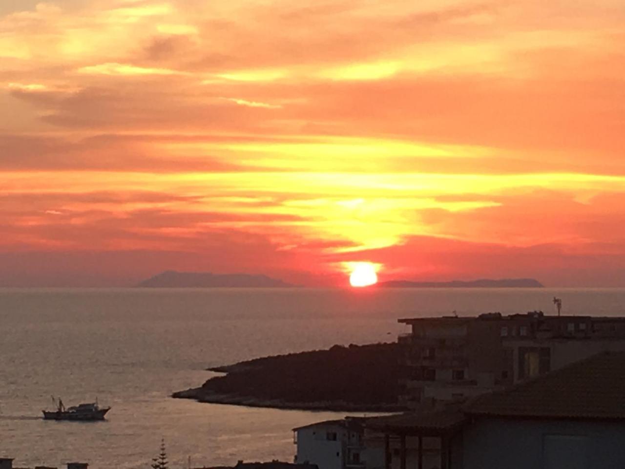 Luxury Holiday In Royal Apartment For King And Queen Sarandë Exterior foto